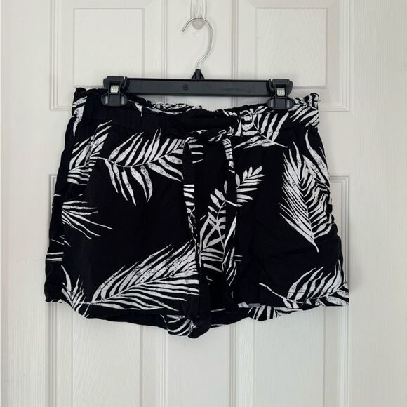 Black-and-white leaf size medium shorts - Picture 1 of 4